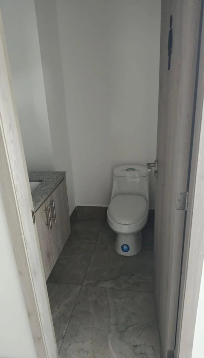 Oficina de Venta, 100 m² Edificio Corporativo, Tamayo y Baquerizo Moreno — imagen 3