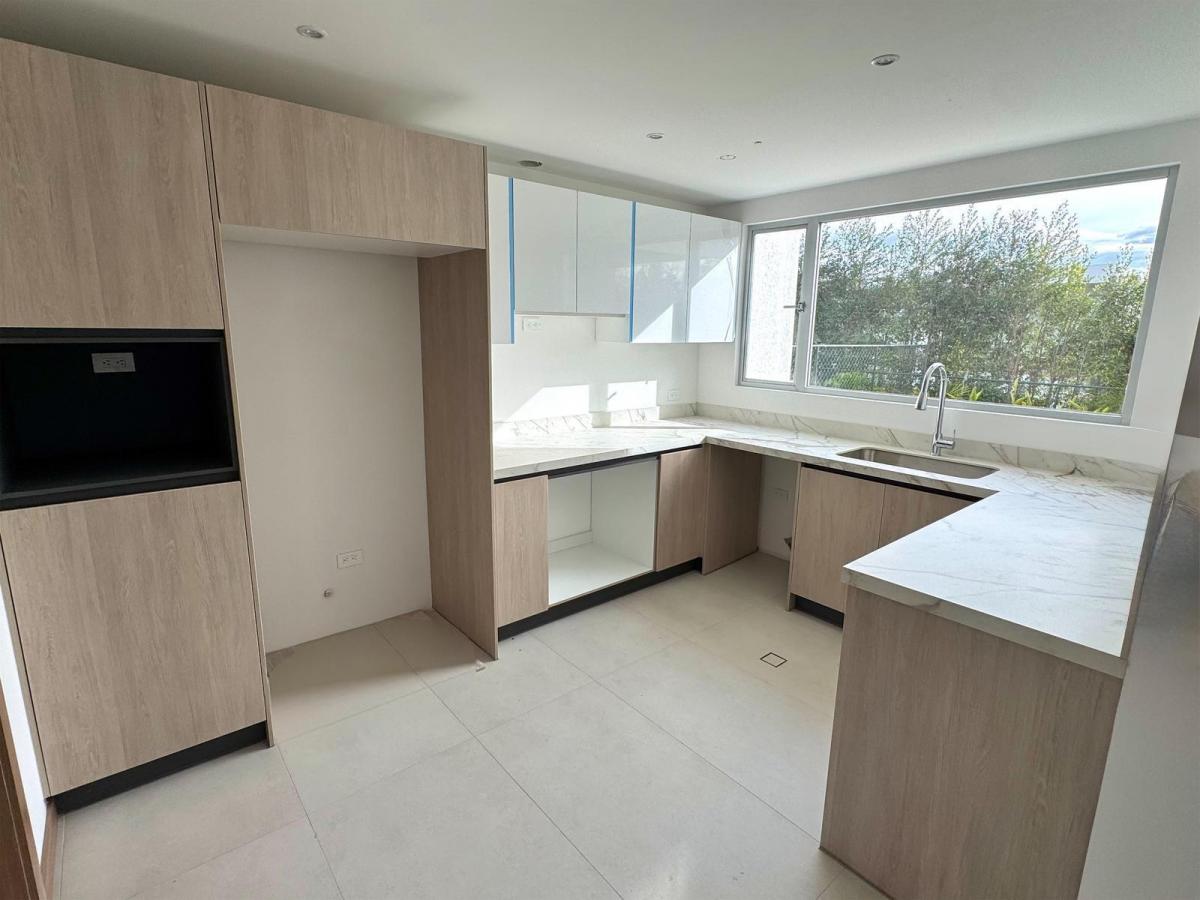 Puembo 157.54 m² en Venta Casa Dos Plantas 3 Habitaciones con Jardin y Pergola — imagen 4