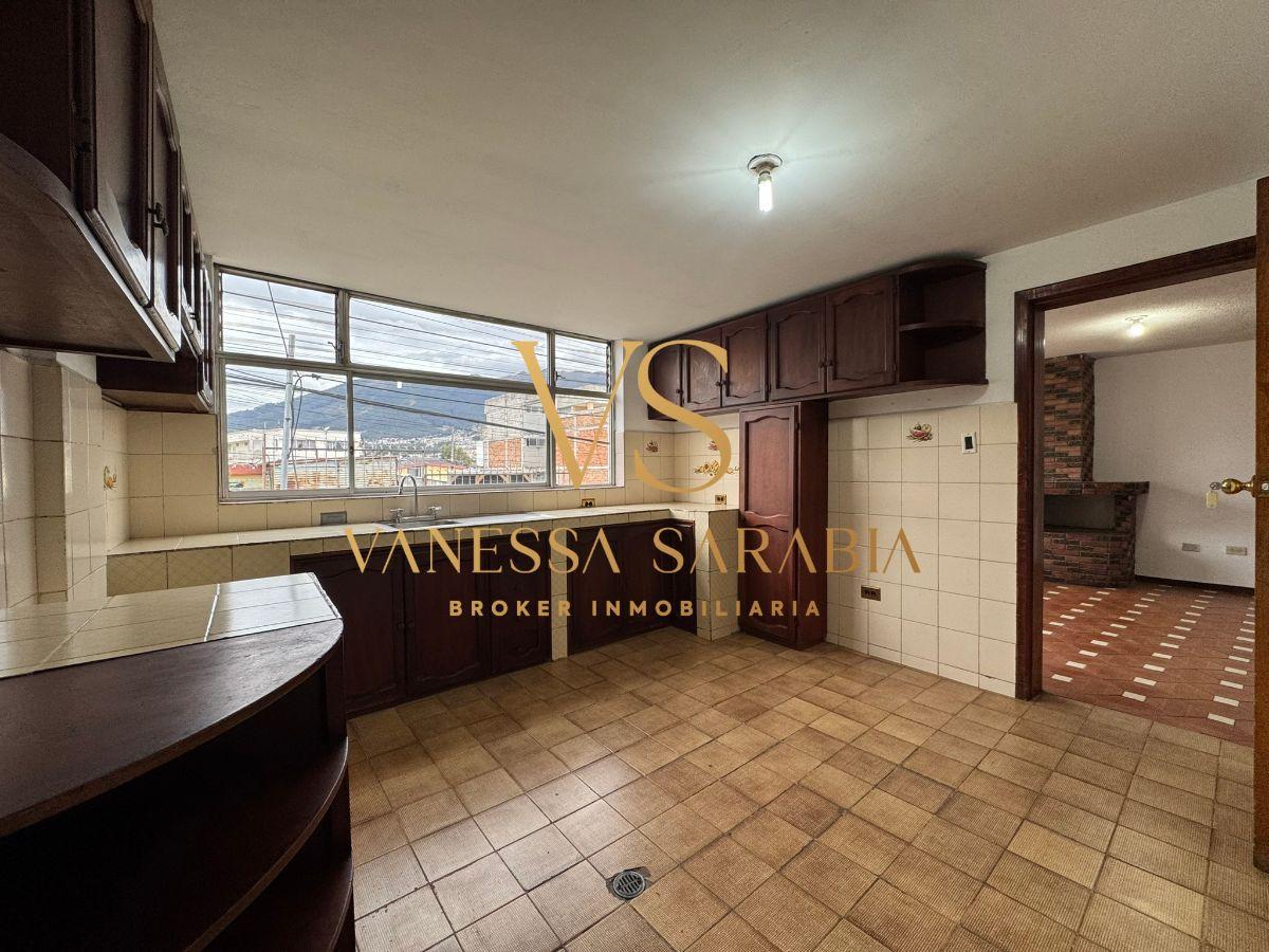 Casa Rentera de 526 m² con 12 Habitaciones en Venta en La Real Audiencia - Norte de Quito — imagen 5