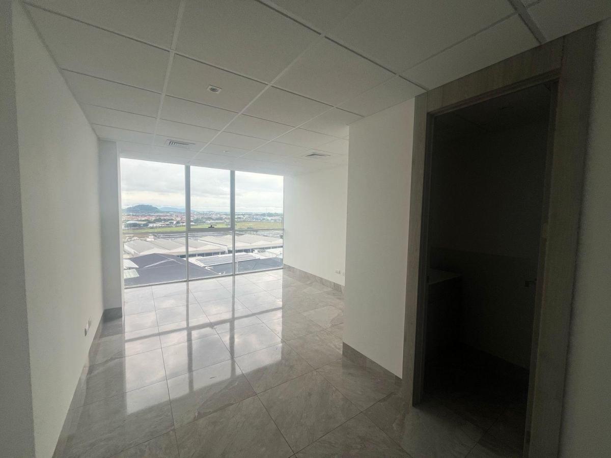 Alquilo Oficina Comercial en Platinum I en Ciudad Millenium, Guayas — imagen 10