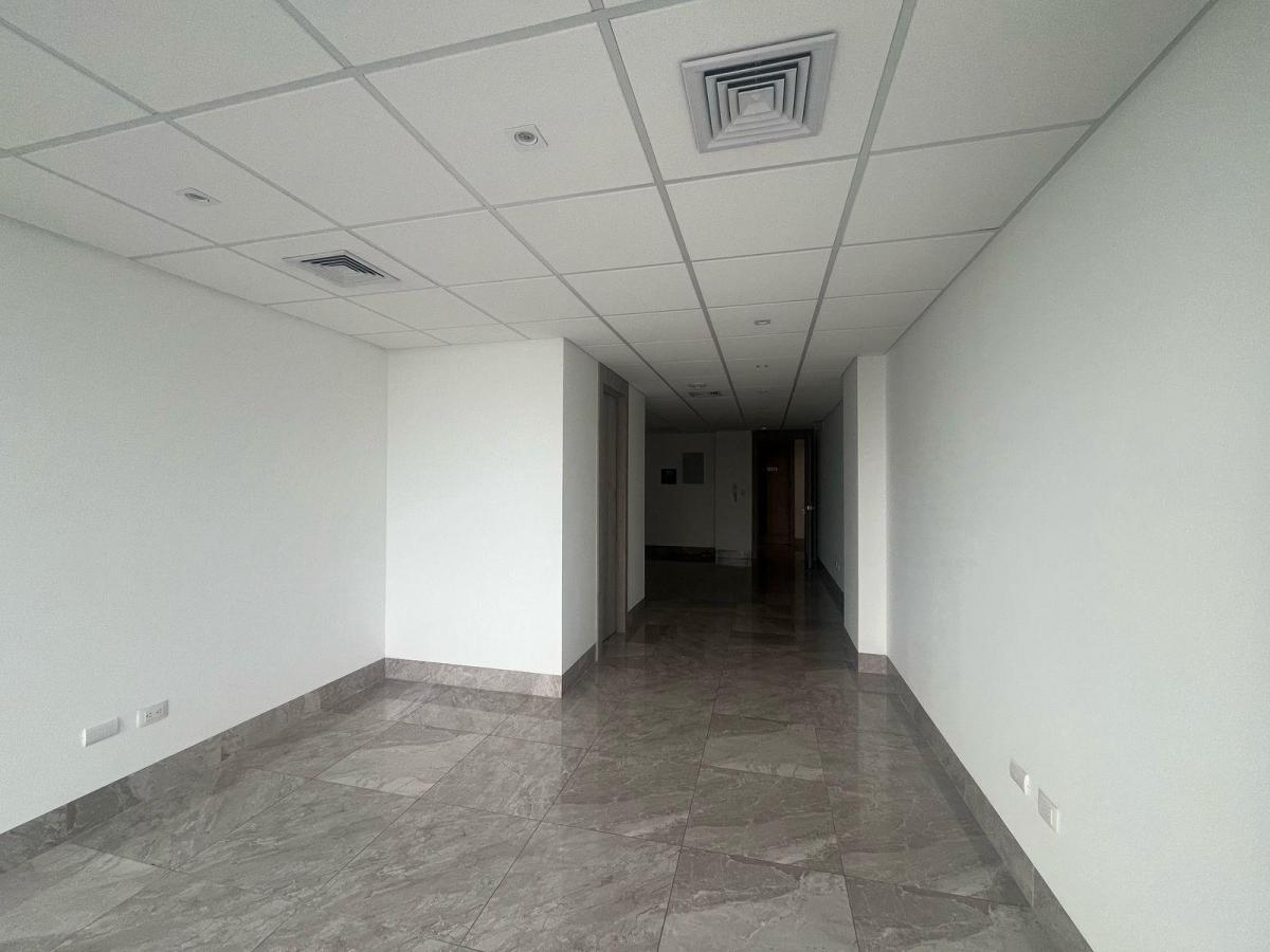 Alquilo Oficina Comercial en Platinum I en Ciudad Millenium, Guayas — imagen 3