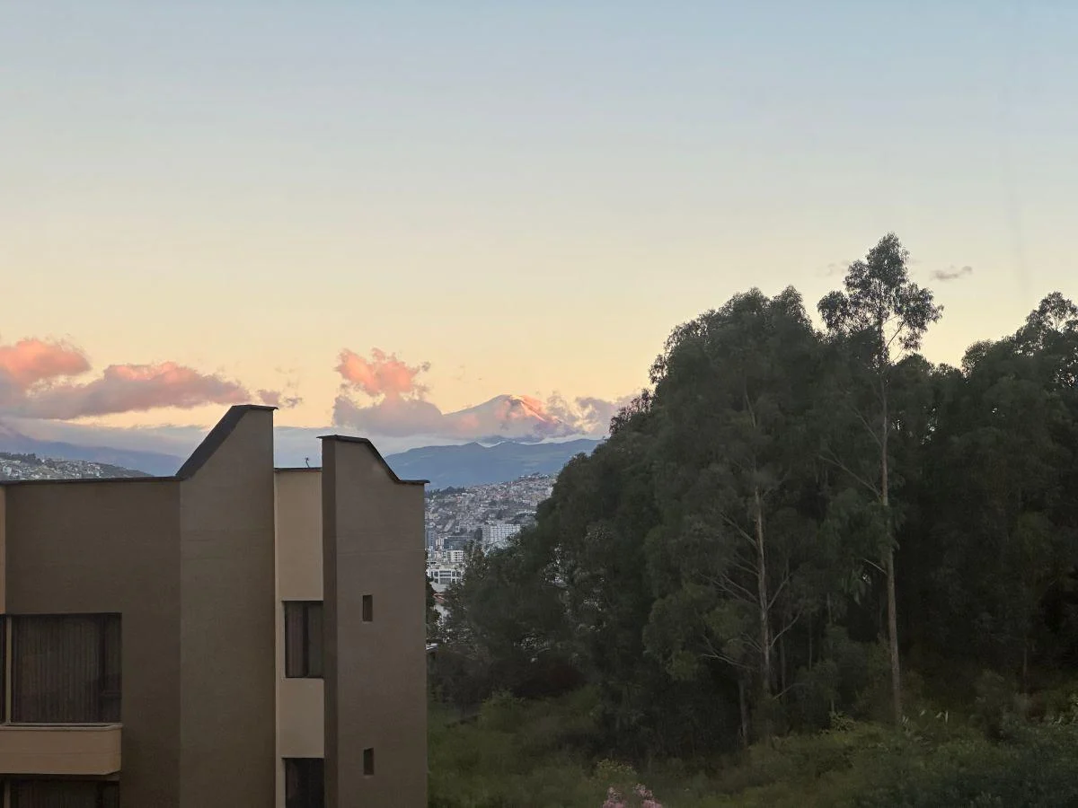 Vendo Excelente Departamento 3 Dormi. 2 Estacionamientos, Vista Panorámica, Colegio. San Gabriel — imagen 3