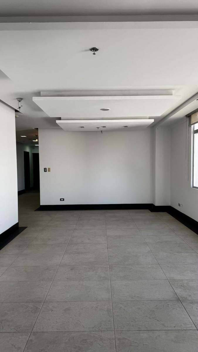 Oficina en Renta y Venta Centro Norte, Piso Alto con Vista San Iganacio y 12 de Octubre. Provincia de Pichincha — imagen 9