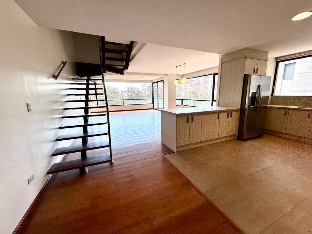 Departamento de Venta en El Sector de La Gonzalez Suarez — imagen 9