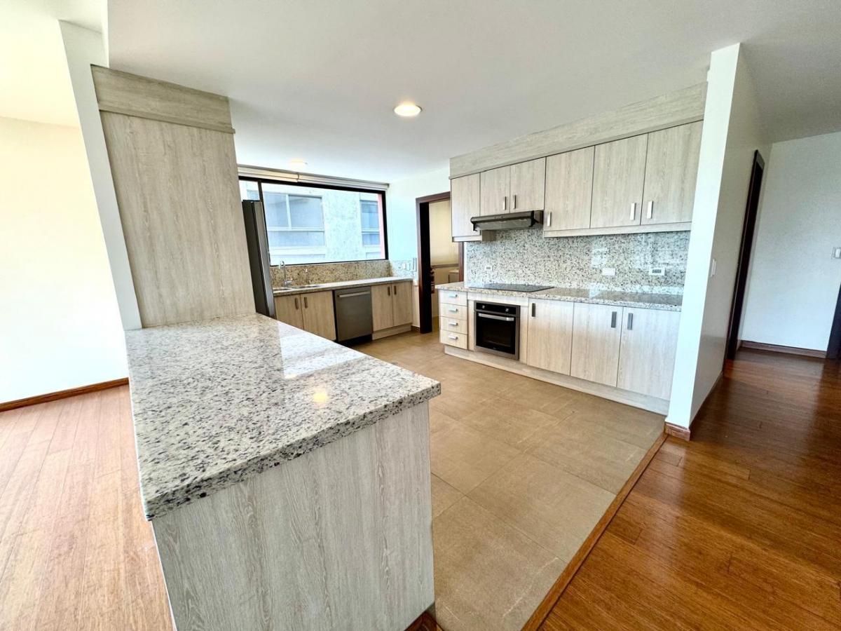 Departamento de Venta en El Sector de La Gonzalez Suarez — imagen 6