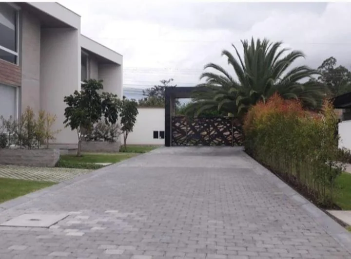 Vendo Hermosa Casa 4 Dorm. Amplios, Tumbaco, Precio de Oportunidad! Cerca Al Mega Kiwi Tumba — imagen 1