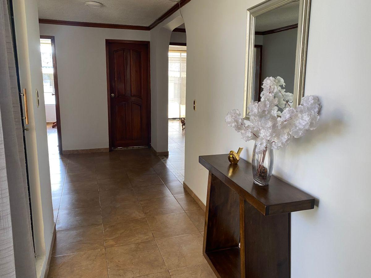 Casa de Venta 4 Dorm. Sector El Portal Shoping — imagen 4