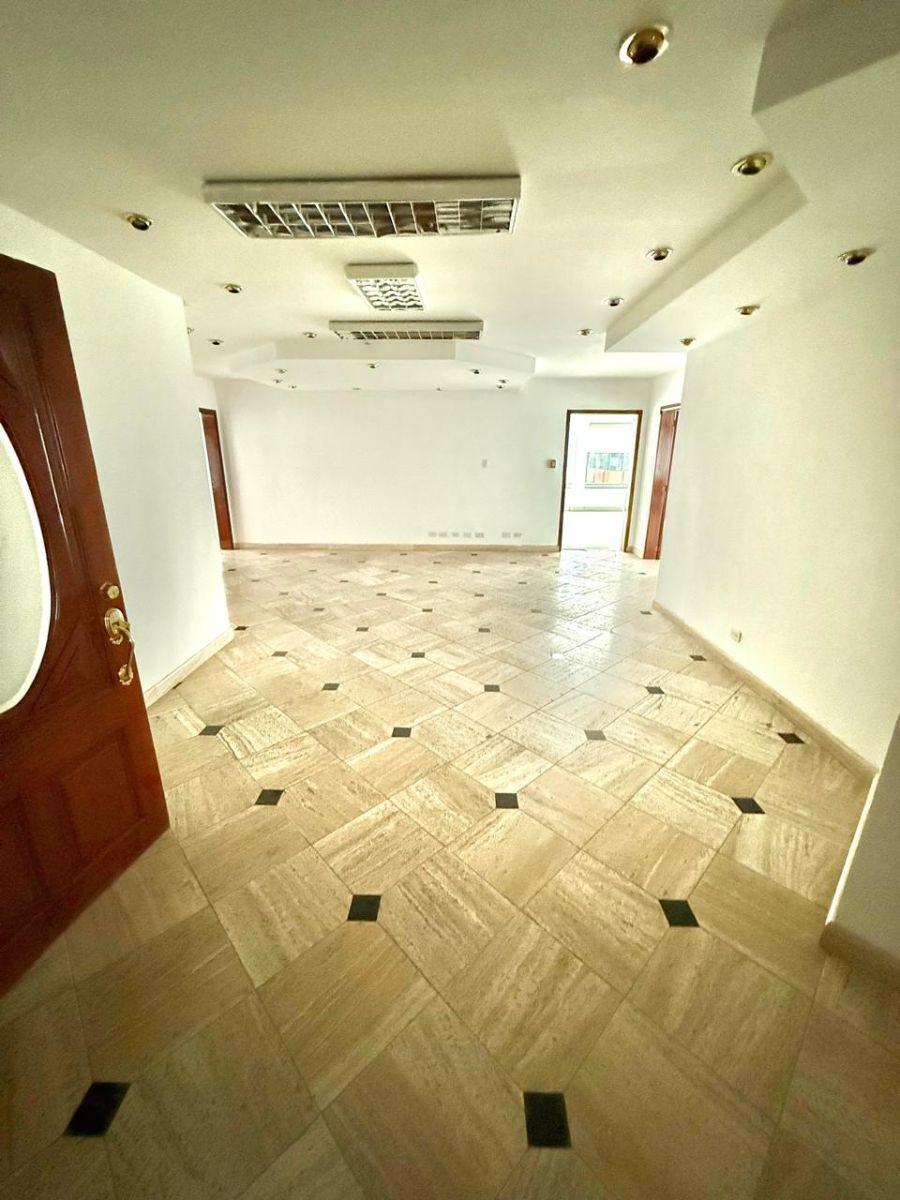Amplia Oficina Comercial Republica del Salvador 365 m² Utiles 5 Parqueos — imagen 7