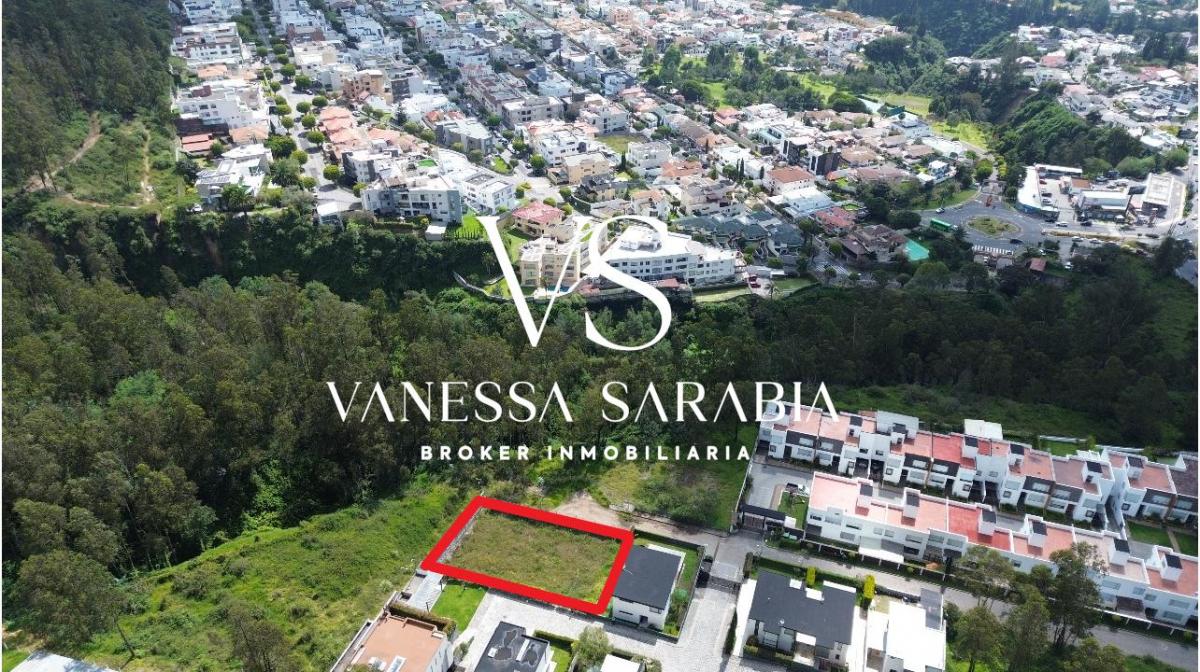 Terreno de 704 m² en Venta en Cumbayá — imagen 2
