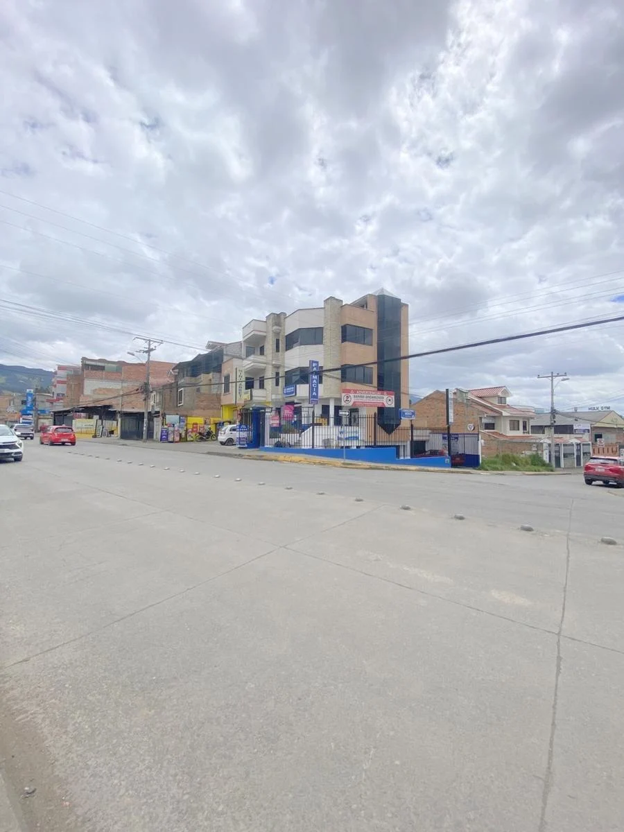 Terreno en Venta Comercial y Residencial 1.092 m² a 50 m del Colegio Borja Cuenca Ec. Azuay — imagen 7