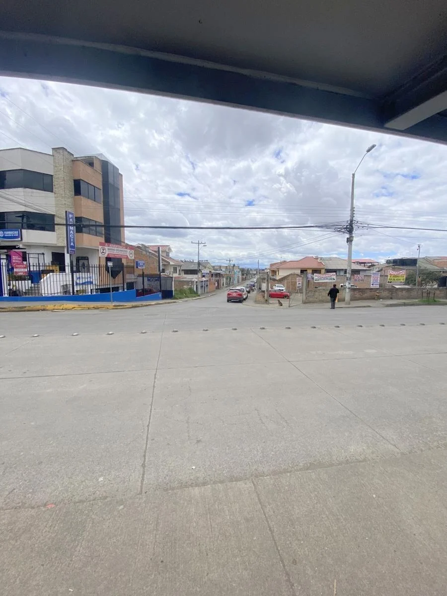 Terreno en Venta Comercial y Residencial 1.092 m² a 50 m del Colegio Borja Cuenca Ec. Azuay — imagen 4