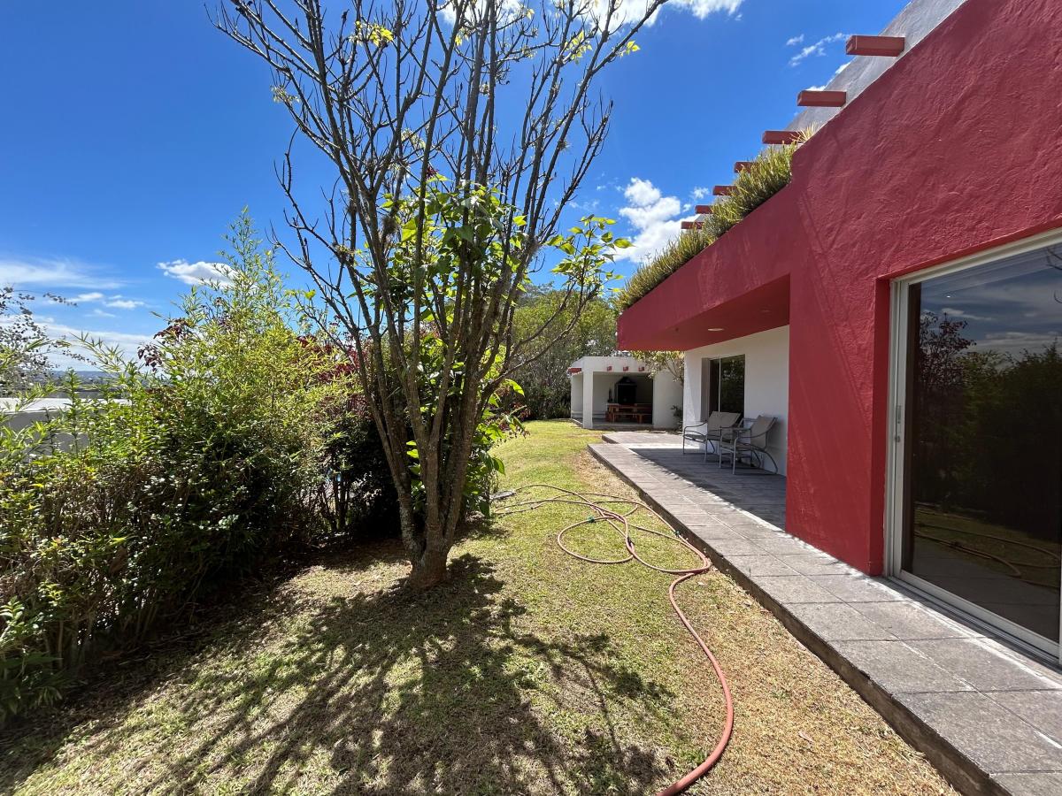 Casa con Piscina y Gran Jardin — imagen 9