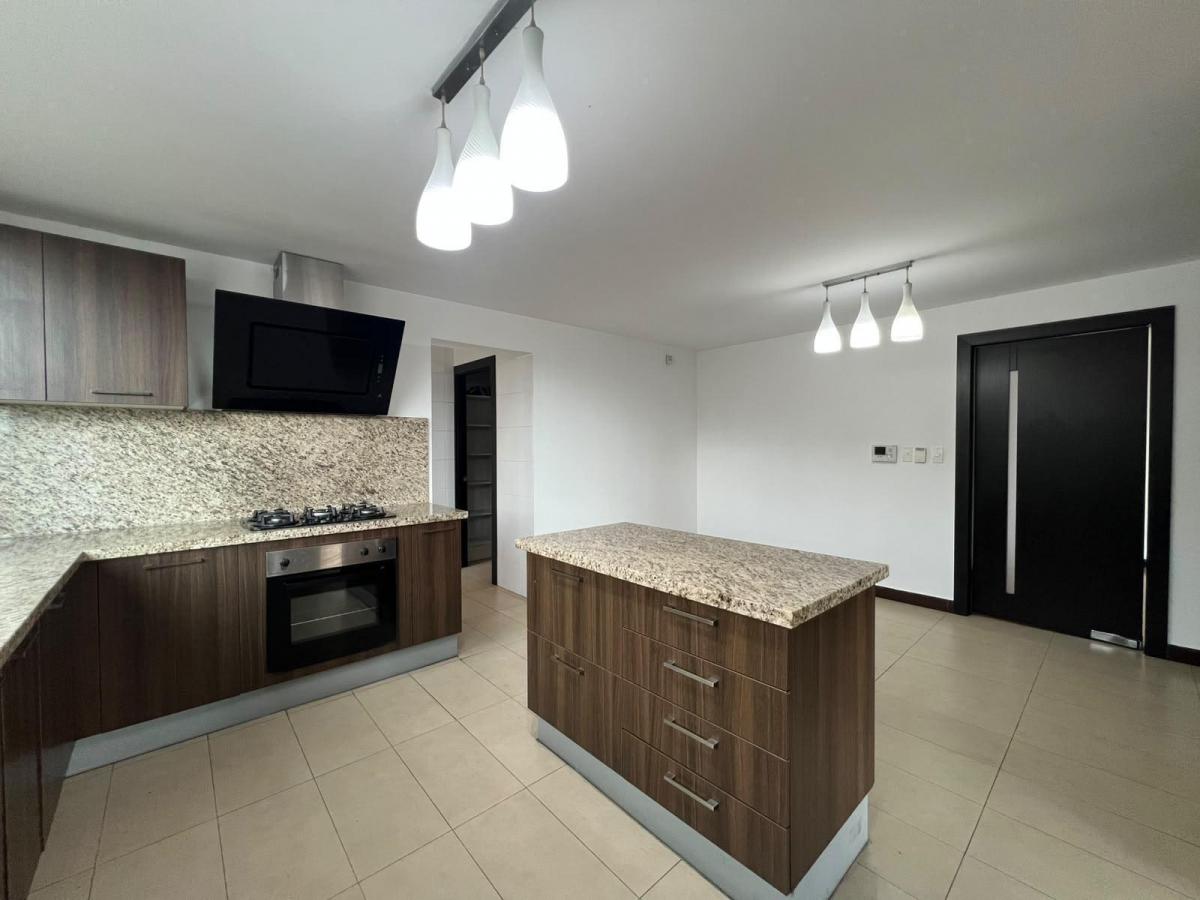 Departamento de 230 m² con Espectacular Terraza en Urb. El Condado — imagen 9