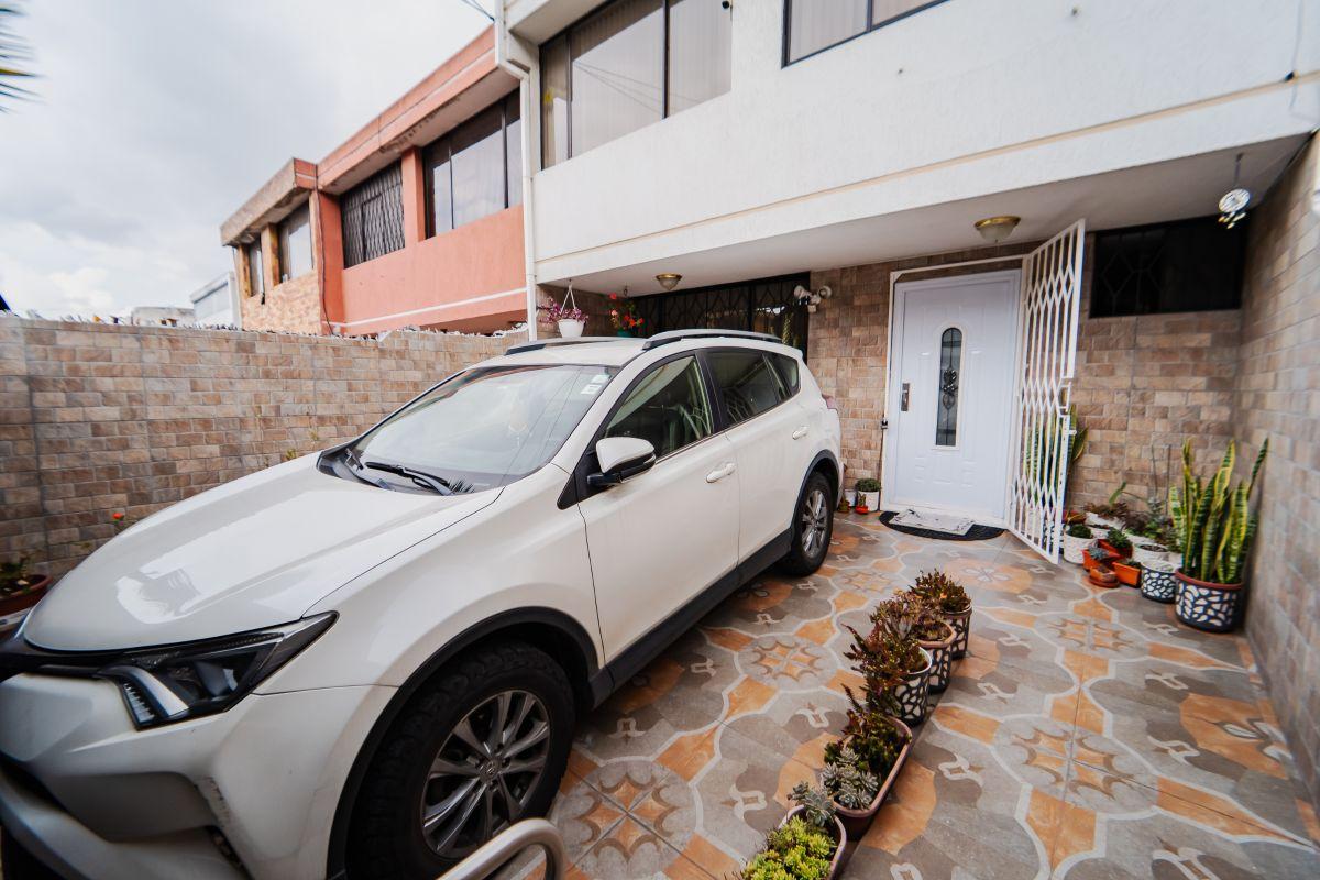 Casa Rentera Remodelada en Venta Sector La Kennedy — imagen 10