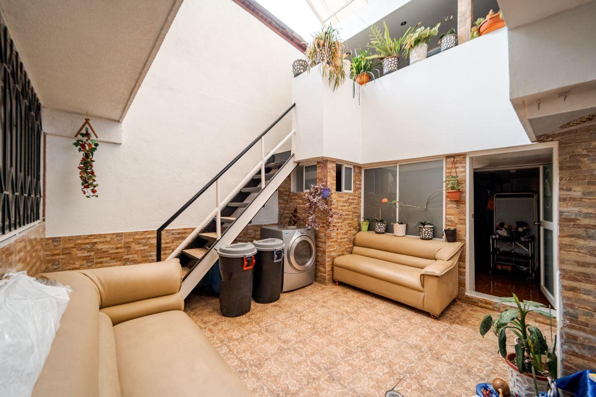 Casa Rentera Remodelada en Venta Sector La Kennedy — imagen 6