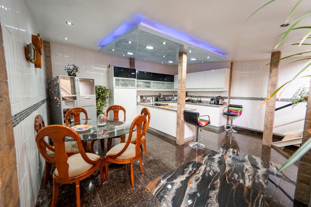 Casa Rentera Remodelada en Venta Sector La Kennedy — imagen 3