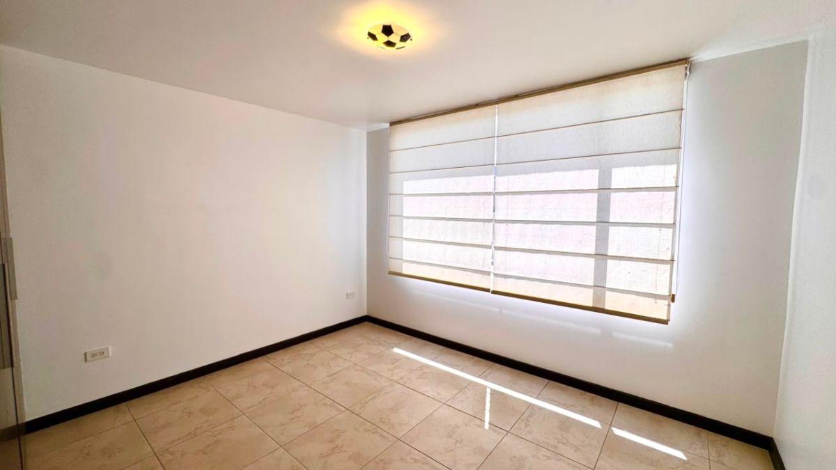 Casa 282 m² en Venta en Tumbaco Solo de Contad — imagen 3