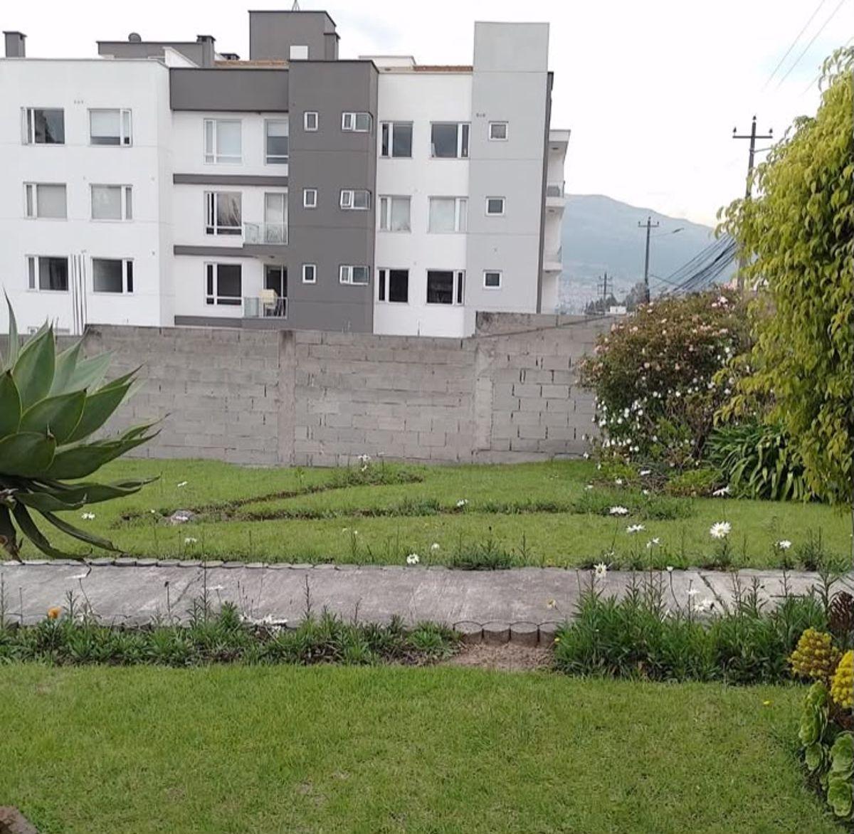 Vendo 2960 m, en Las Bromelias, Monteserrkn Para Proyecto Inmobiliario. Provincia de Pichincha — imagen 5