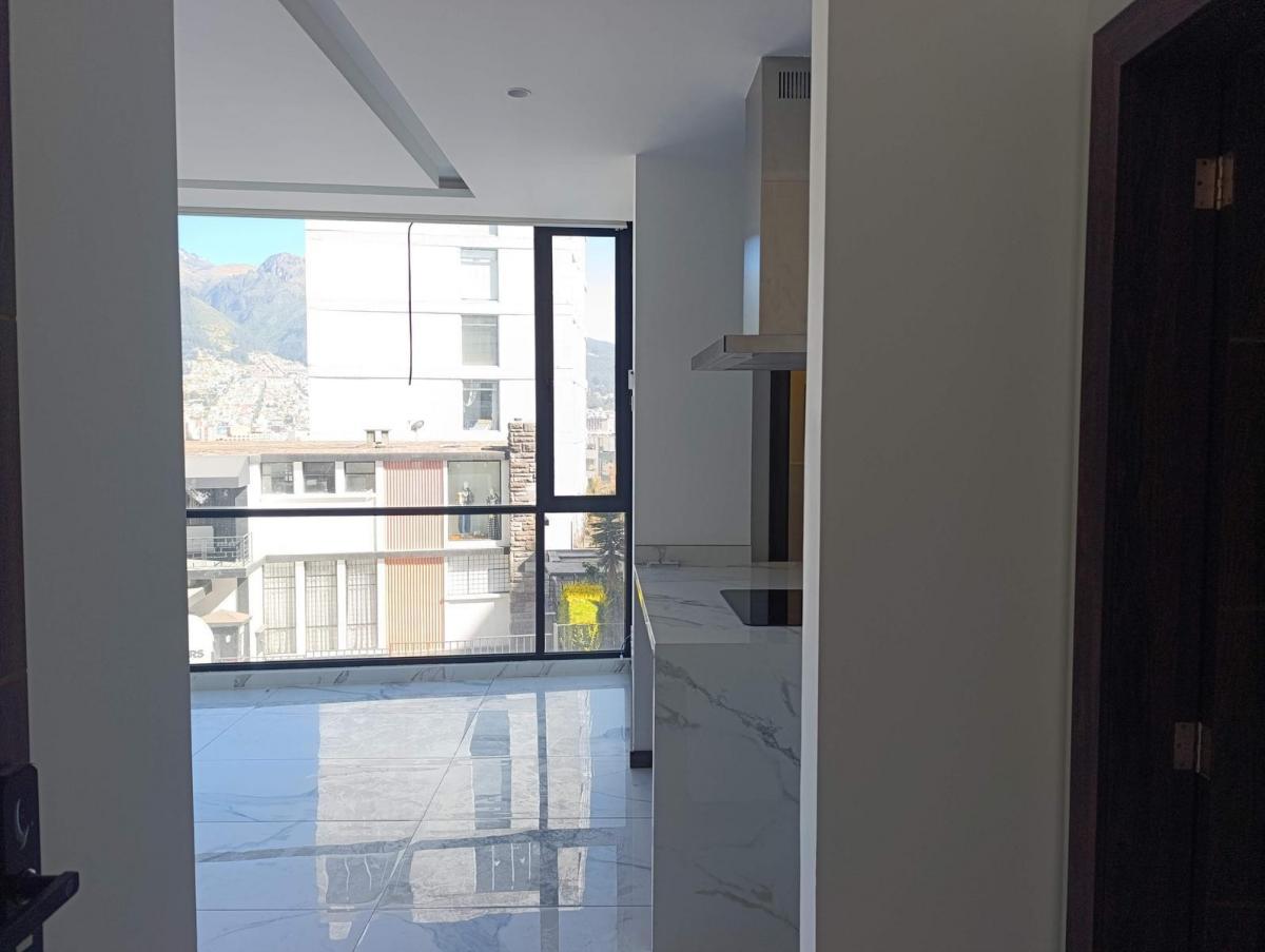 Venta Suite con 1 o 2 Parqueaderos y Bodega, Gonzalez Suarez — imagen 10