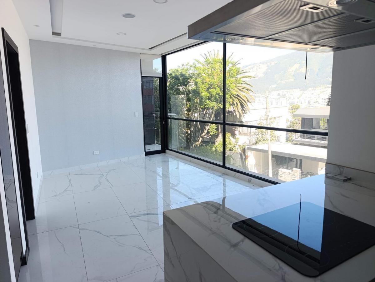 Venta Suite con 1 o 2 Parqueaderos y Bodega, Gonzalez Suarez — imagen 9