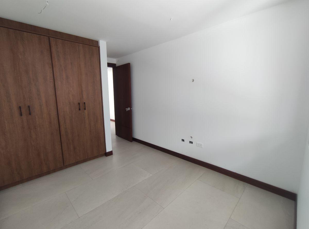 Venta Departamento Duplex con Jardin 3 Dorm. en Cumbaya — imagen 3
