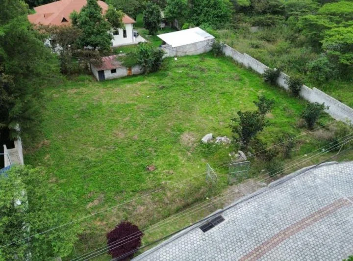 Terreno Exclusivo en Venta – Urbanización Los Algarrobos, Nayón — imagen 1