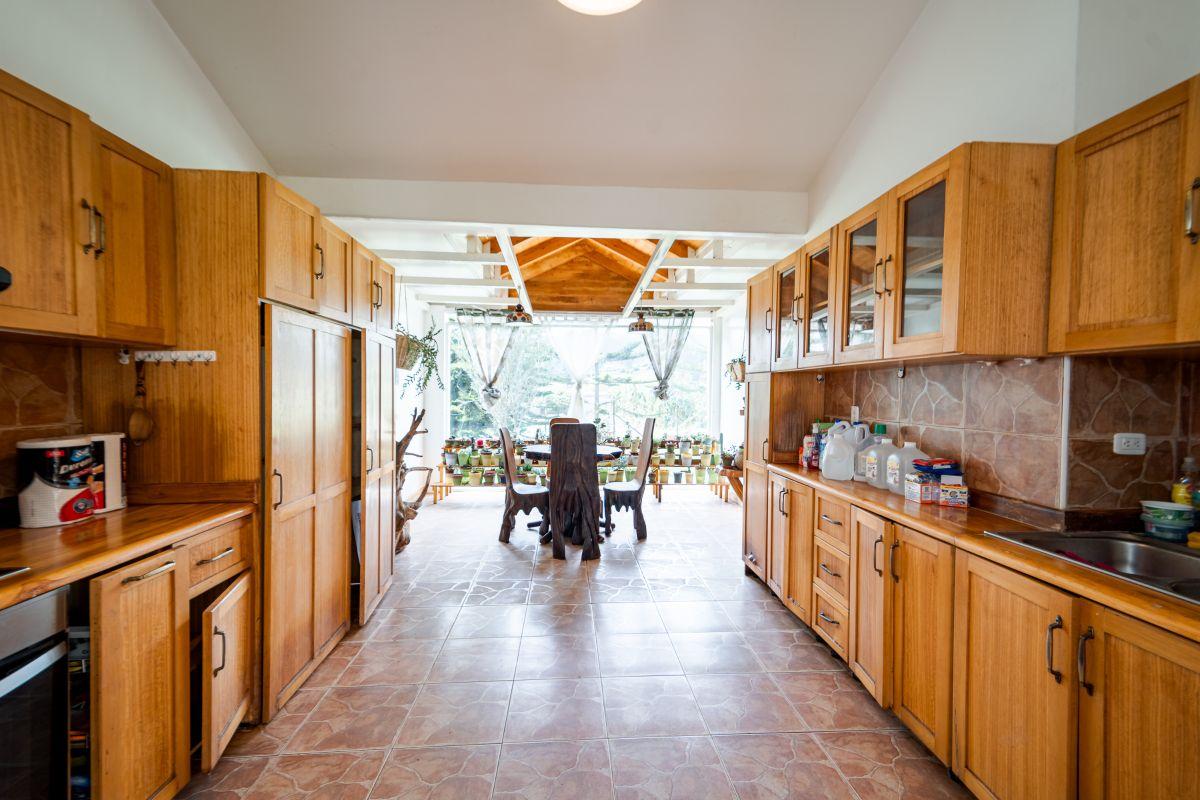 Casa de Una Planta con Amplio Terreno | 2.405 m² | 4 Dorm., Imbabura — imagen 6
