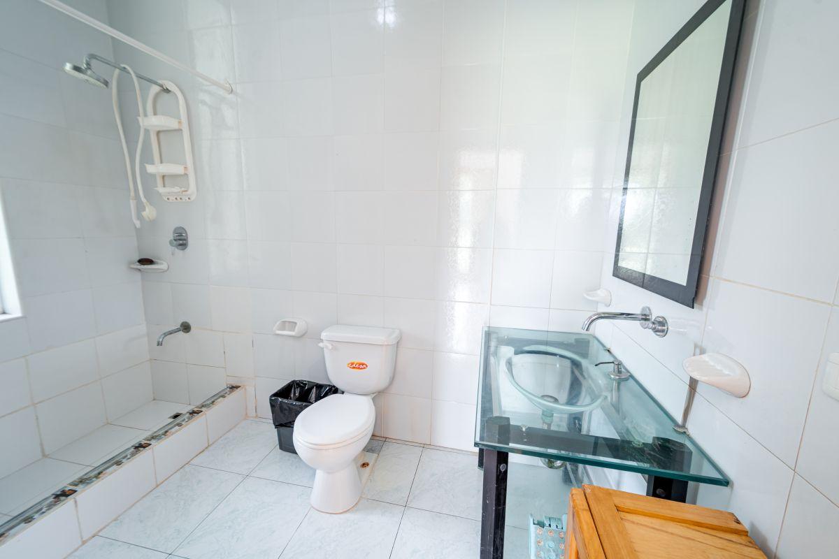 Casa de Una Planta con Amplio Terreno | 2.405 m² | 4 Dorm., Imbabura — imagen 2