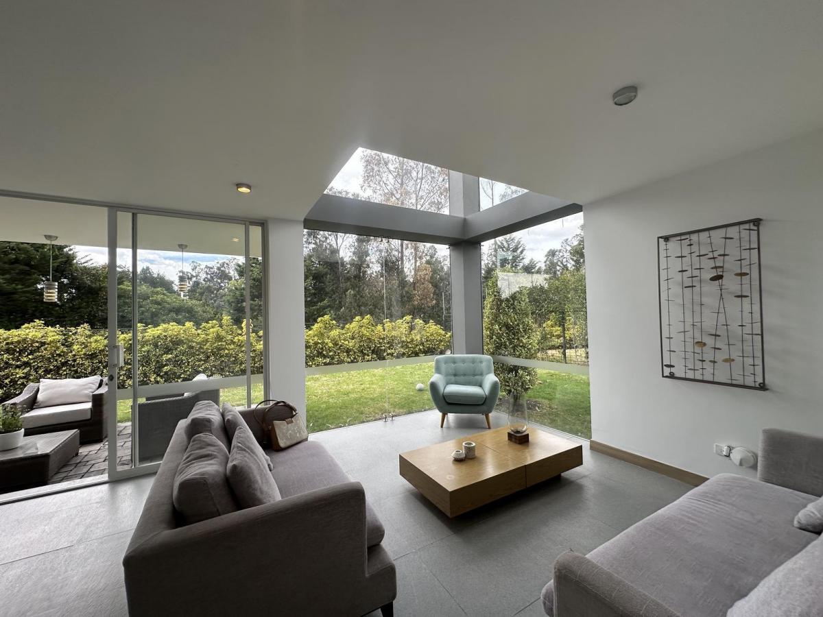 Moderna Casa en Venta Sala Doble Altura Tumbaco Chiviqui 276 Mtrs2, en Lote de 427 Mtrs. Provincia de Pichincha — imagen 9