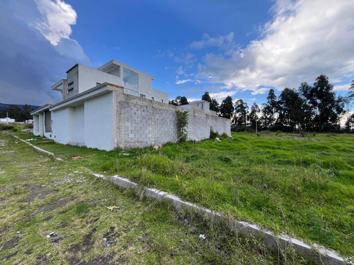 Se Vende Lote de 200 m en El Sector de La Salle, en Conocoto — imagen 6