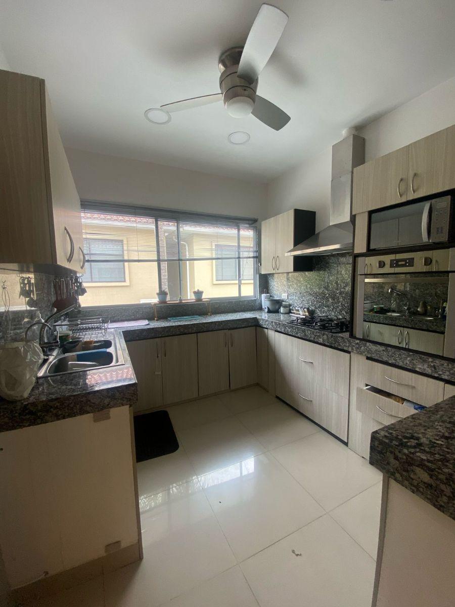 En Venta o Alquiler Amplio Departamento de 3 Dorm Remodelado en Planta Alta en Km. 5 Vía Samborondon, Guayas — imagen 8