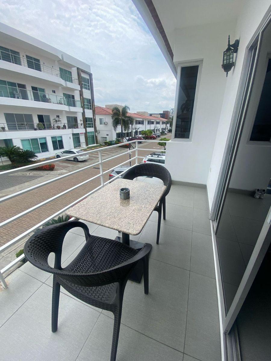 En Venta o Alquiler Amplio Departamento de 3 Dorm Remodelado en Planta Alta en Km. 5 Vía Samborondon, Guayas — imagen 2