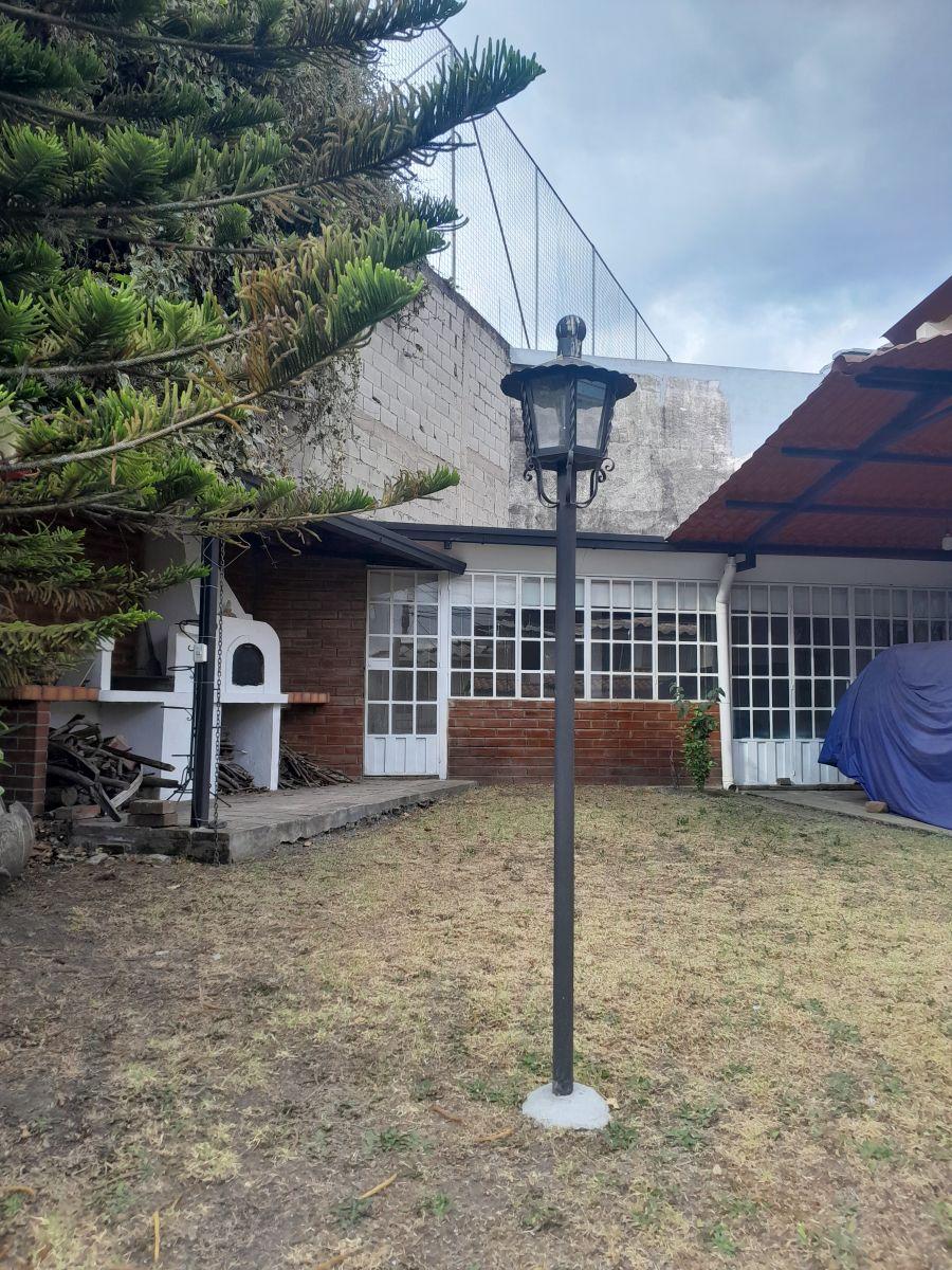 Vendo Hermosa Casa Esquinera con Terreno, Sector Embajada Americana Conjunto Farsalia. Provincia de Pichincha — imagen 4