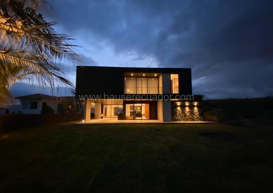 La Casa de Tus Sueños Esta en Venta, Lujo Total, Diseño Exclusivo y La Mejor Vista de Puembo Aquí! — imagen 10