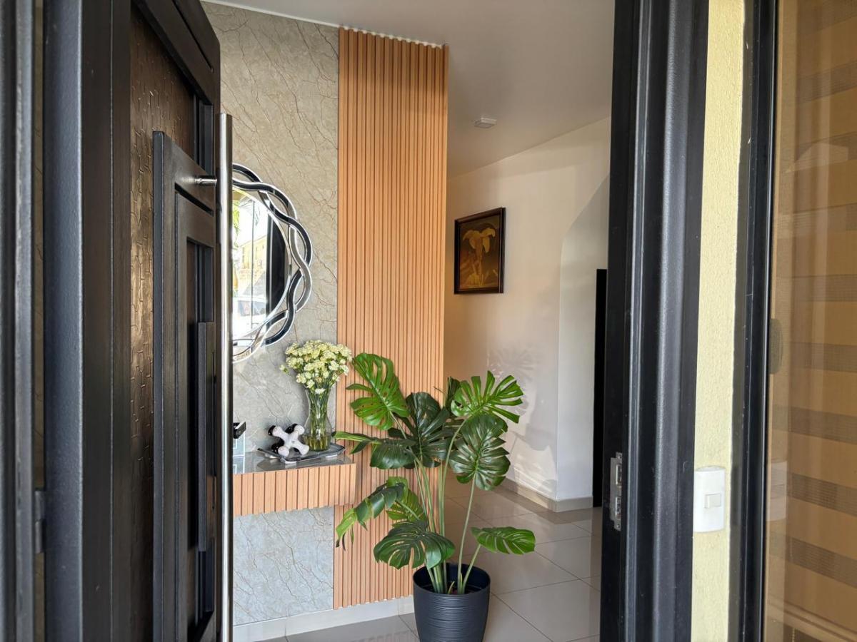 Venta Casa con Piscina de 4 Habitaciones en Excelente Estado en Ciudad Celeste, Guayas — imagen 4