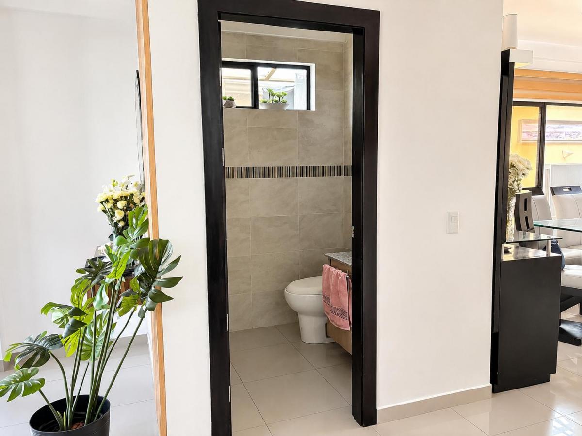 Venta Casa con Piscina de 4 Habitaciones en Excelente Estado en Ciudad Celeste, Guayas — imagen 2