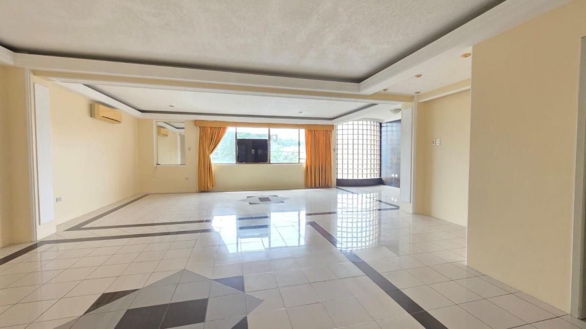 Departamento en Venta 1er Piso, Urbanizacion Puerto Azul, Johr, Guayas — imagen 2