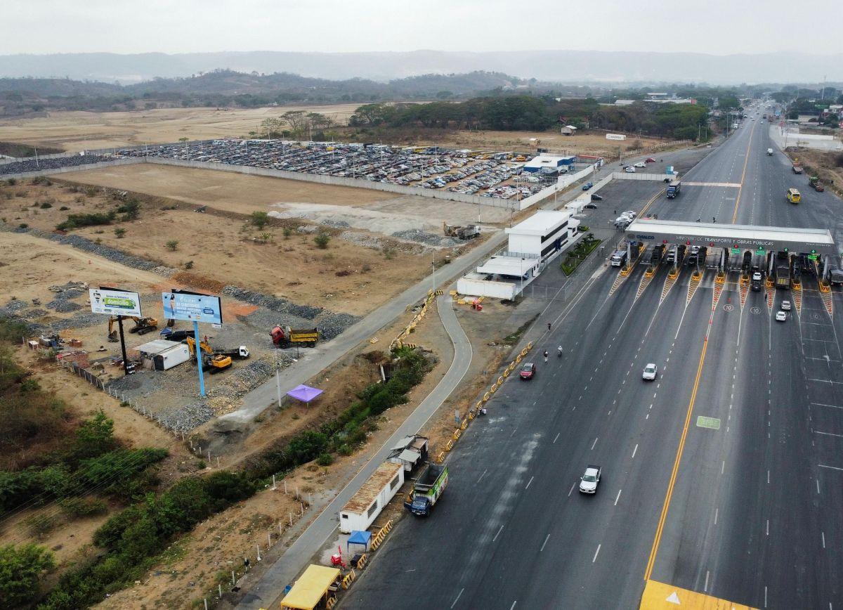 Terreno en Vía a La Costa Al Pie del Carretero, Peaje, Reténcion de Vehícular y Parque Lago Chongon, Guayas — imagen 3