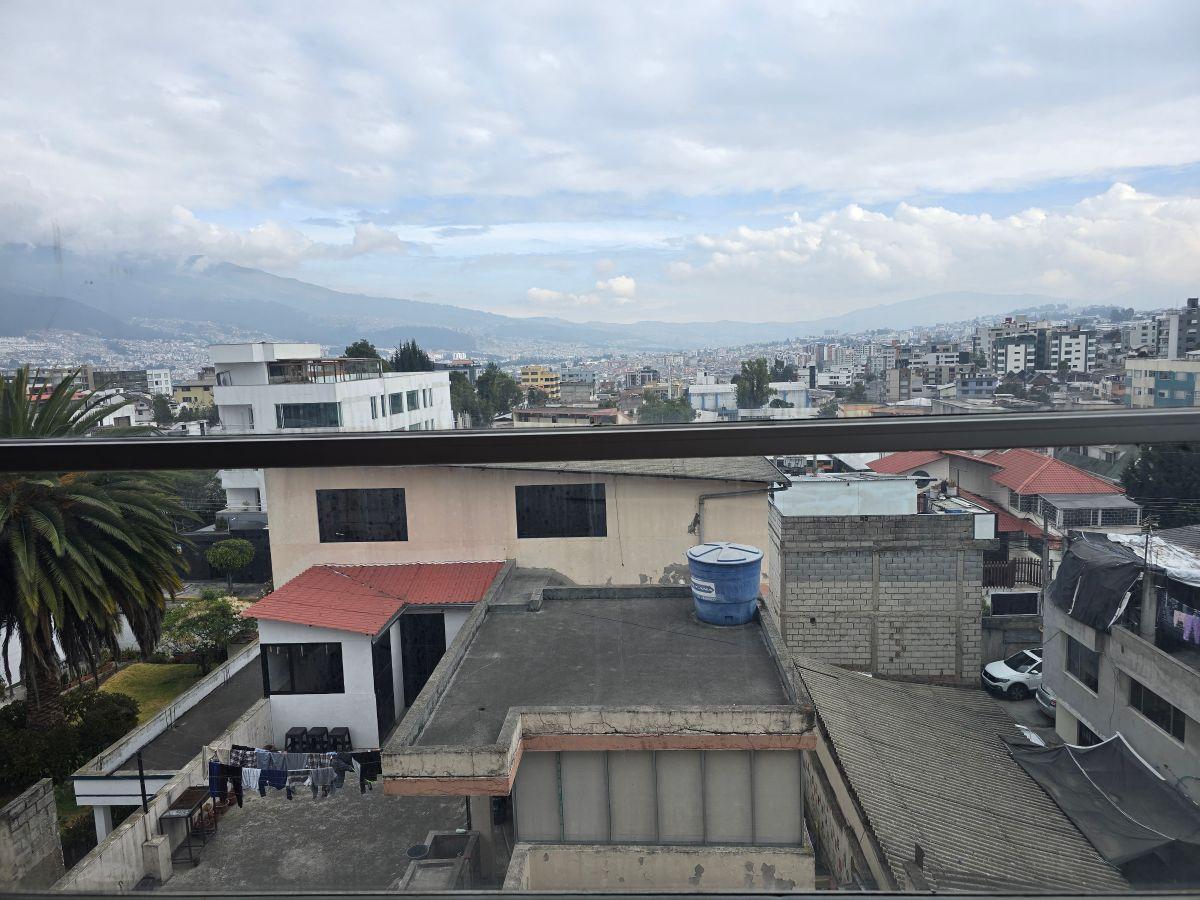 Venta Departamento en Quito Sector Monteserrín a Una Cuadra de Las Azucenas — imagen 3