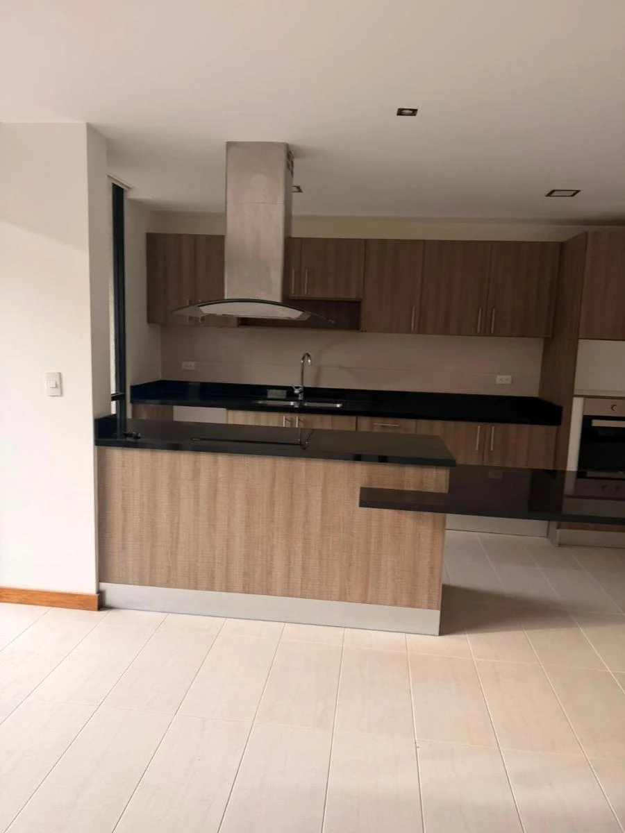 Vendo o Rento Departamento Cumbayá — imagen 8