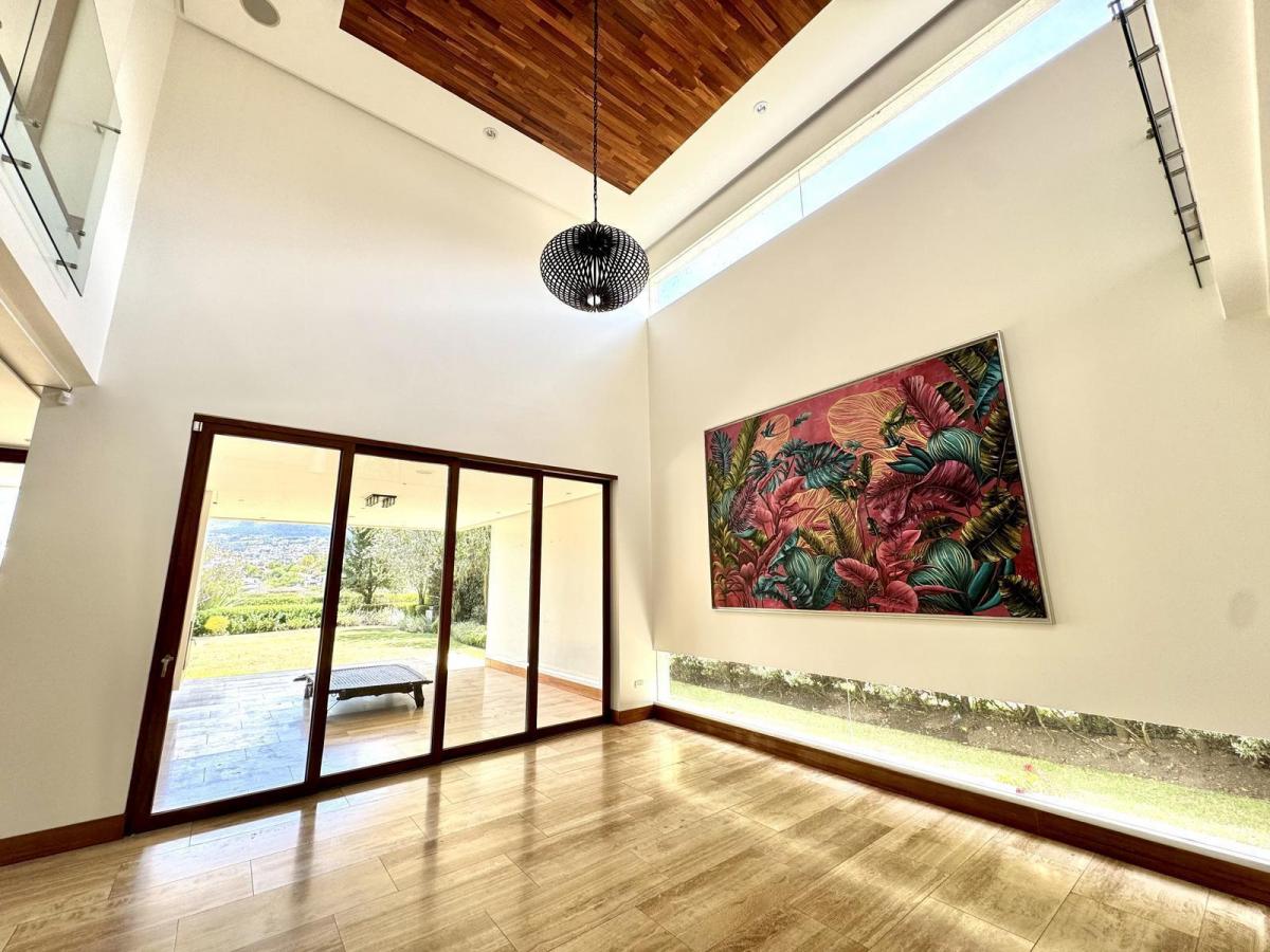 Cumbaya - Sector La Viña Casa en Venta 560 m² Construccion y 300 m² Jardin — imagen 6