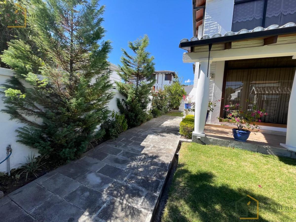 Se Vende Casa en Urbanización Privada en Cumbayá - Sector Jacaranda — imagen 8