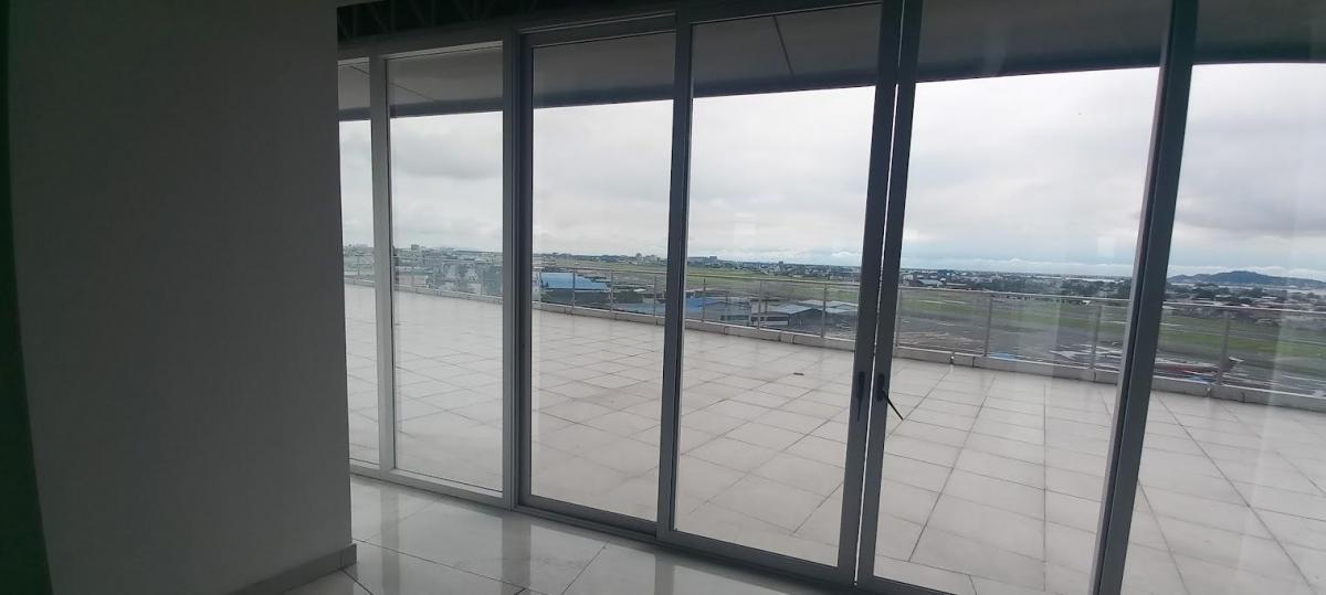 Oficina de Estreno con Terraza Privada en Av de Las Americas, Guayas — imagen 4