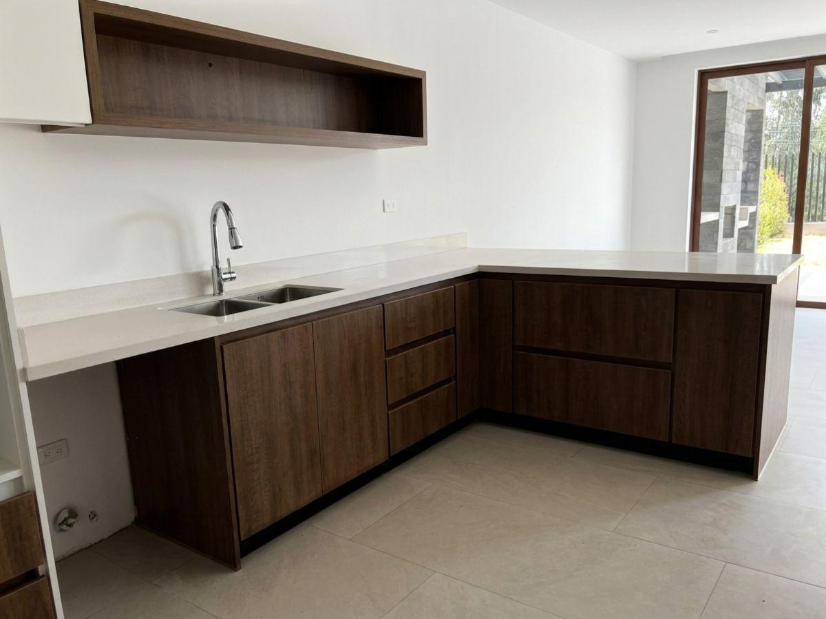 Venta Departamento Duplex con Jardin en Cumbaya — imagen 10