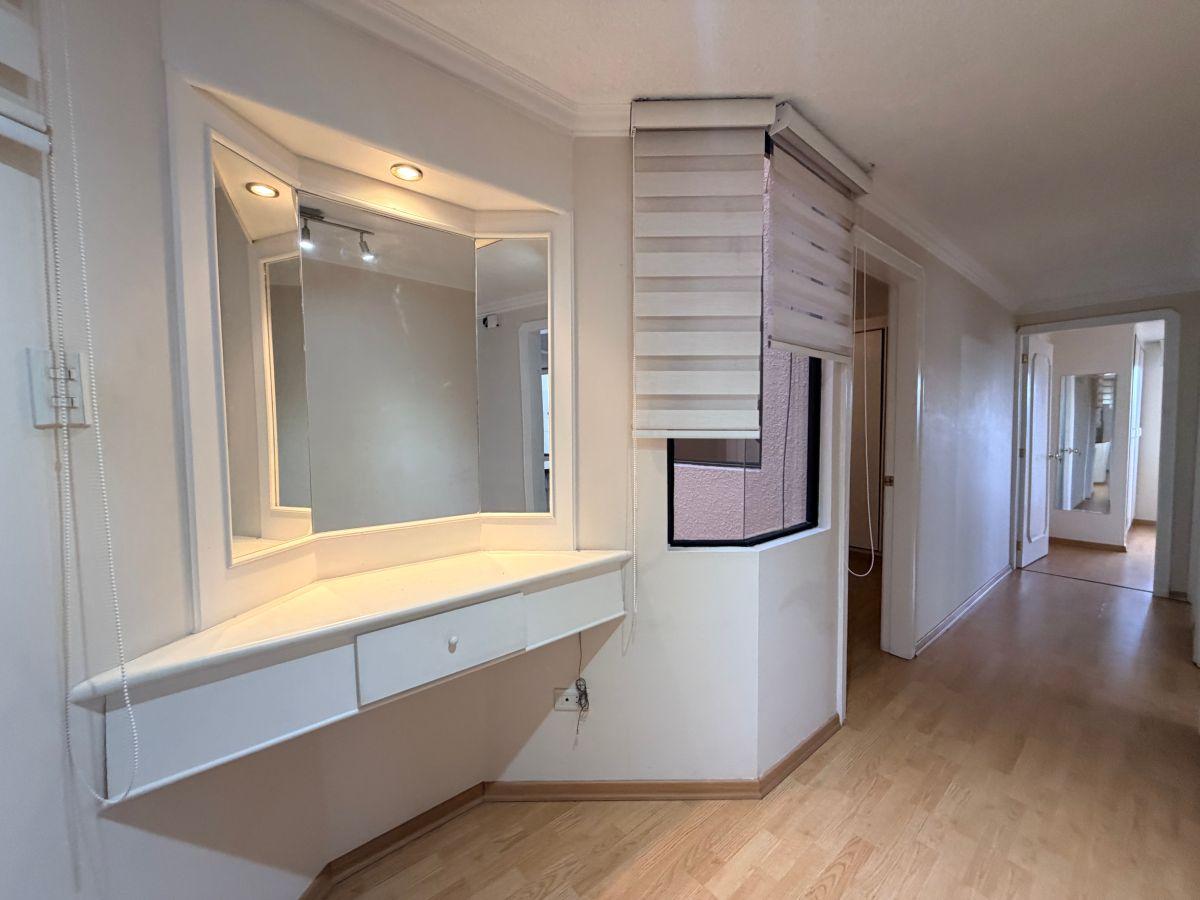 En Venta Departamento Monteserrin 3 Habitaciones 2 Estacionamientos — imagen 4