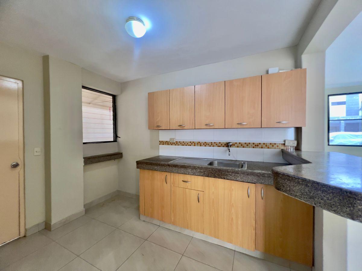 Vendo Casa de Dos Plantas de 3 Dorm. en Urbanización Volare. Av León Febres Cordero, Guayas — imagen 8