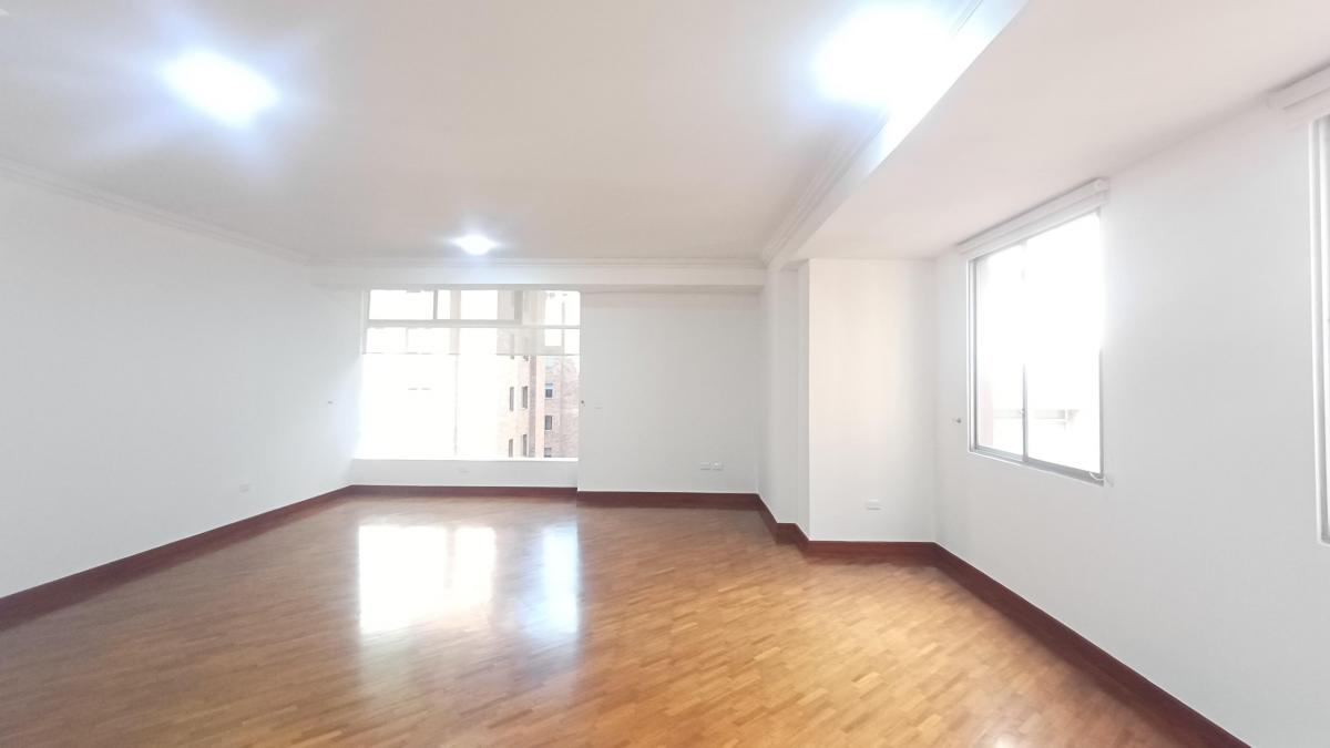 En Departamento 3 Habitaciones, Estudio, 2 Garajes, Bodega _ Conjunto Parque Real. Provincia de Pichincha — imagen 6