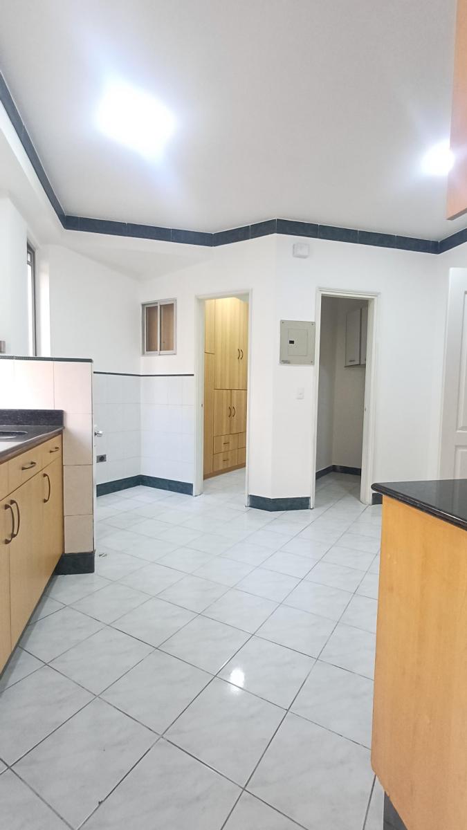 En Departamento 3 Habitaciones, Estudio, 2 Garajes, Bodega _ Conjunto Parque Real. Provincia de Pichincha — imagen 5