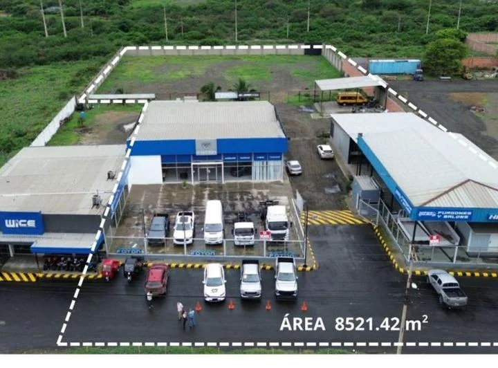 Local Comercial y Galpones de Venta en Montecristi, Manabí — imagen 1