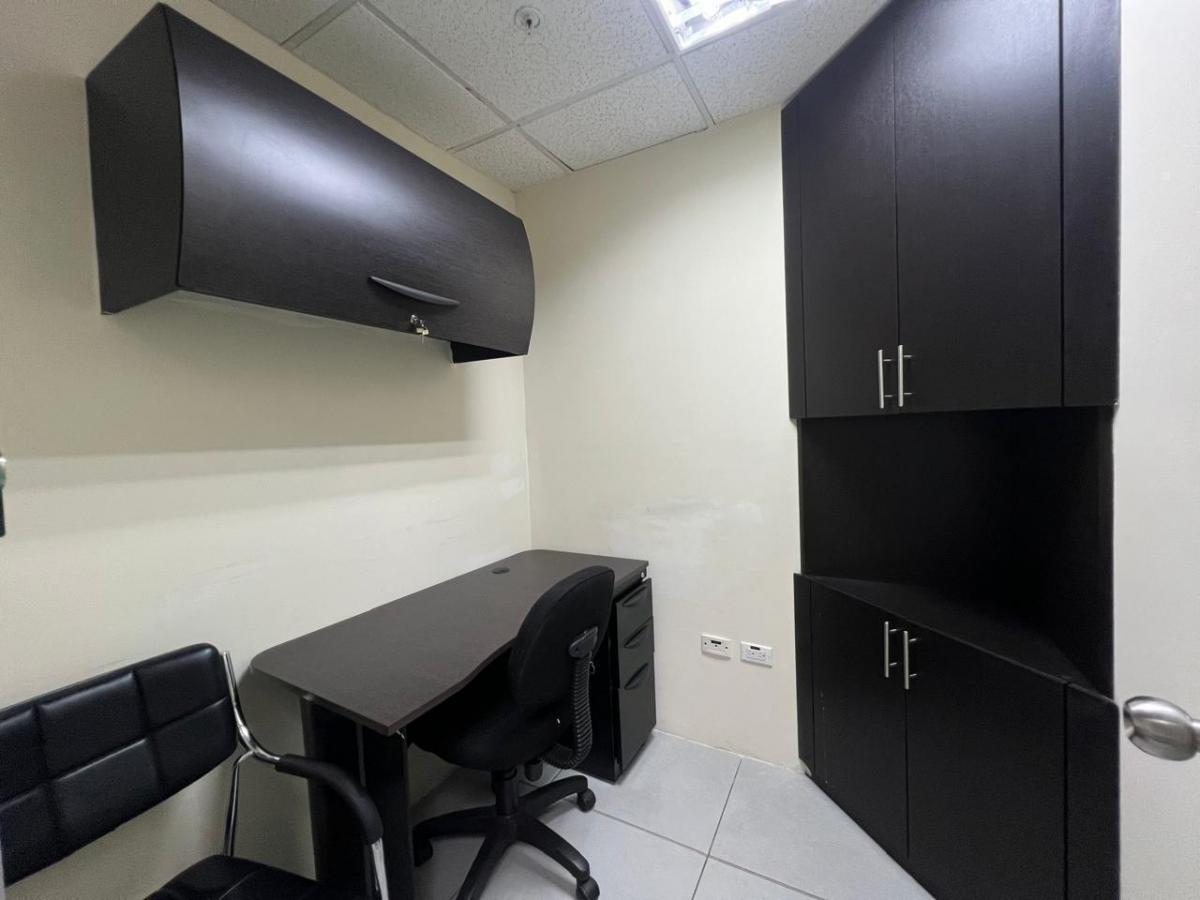 Se Vende Oficina, Precio de Oportunidad en Edificio The Point, Puerto Santa Ana, Guayas — imagen 3